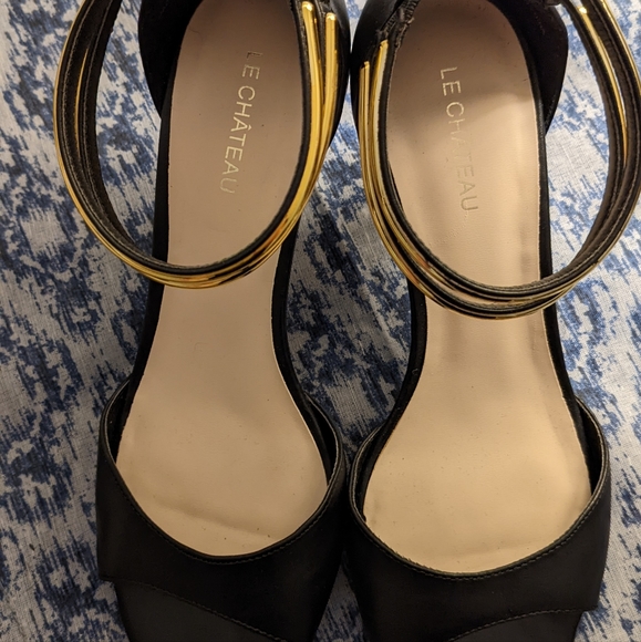Le chateau Gold ankle strap black heels Size 7.5 - Picture 2 of 5